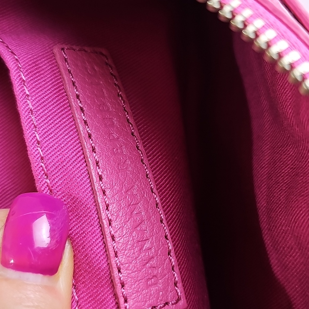 Banana Republic Bubblegum Pink Leather Ziptop Wristlet EUC - Picture 13 of 15